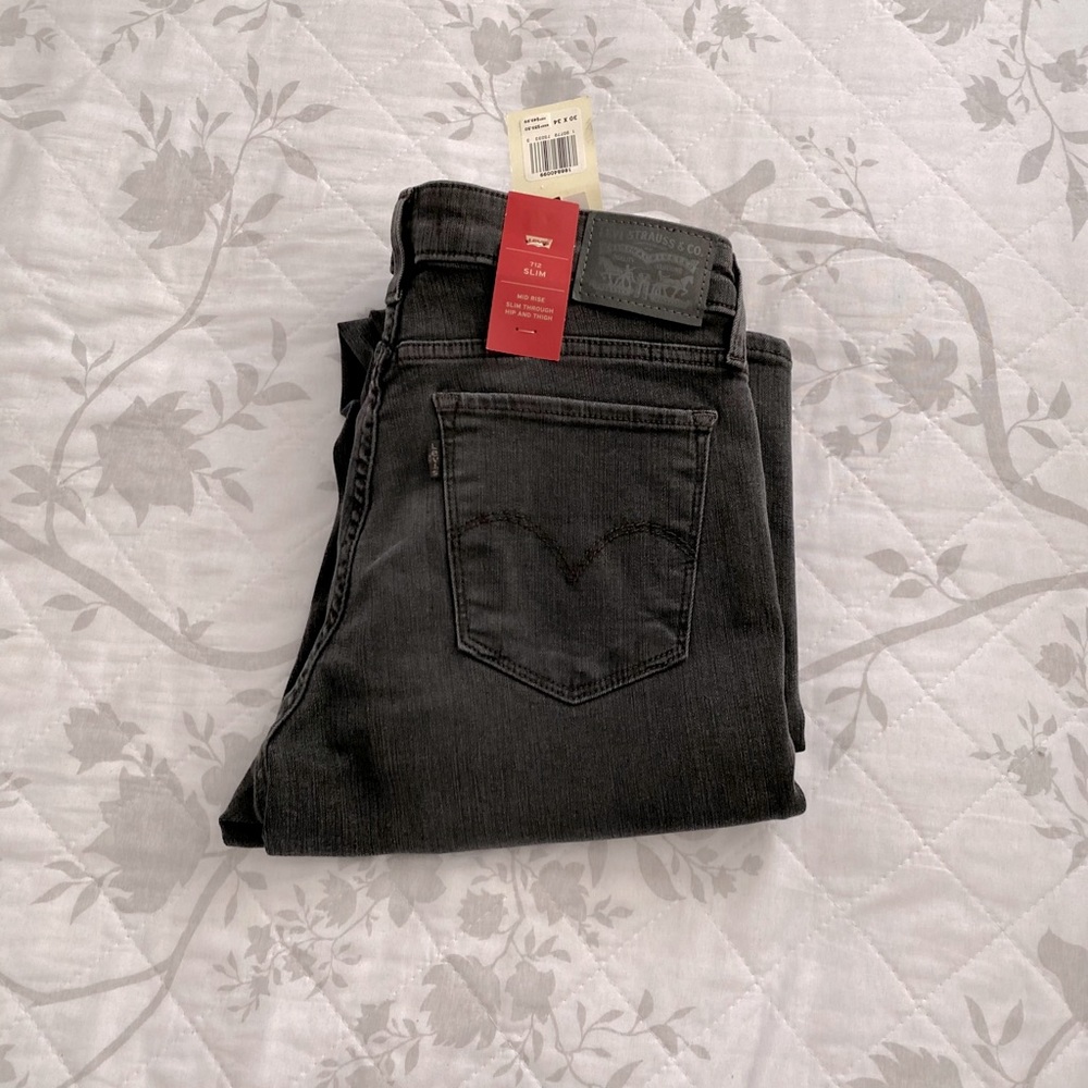 Women’s Levi’s Pants